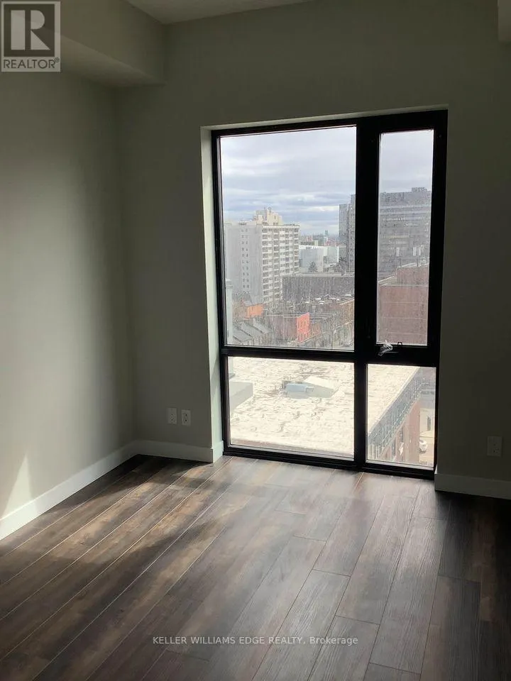 714 - 15 QUEEN STREET S