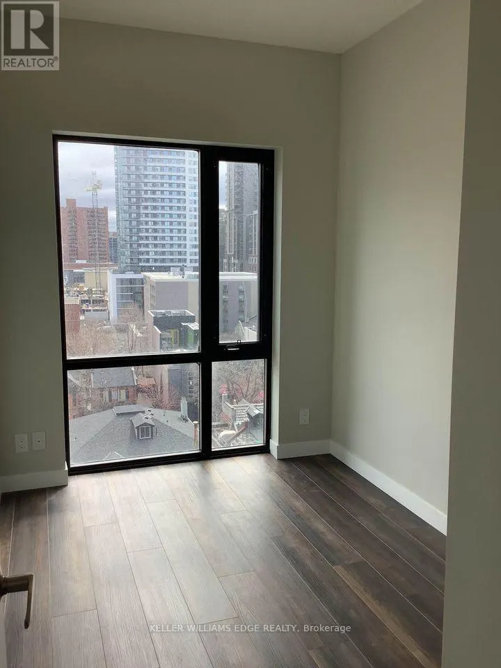 714 - 15 QUEEN STREET S