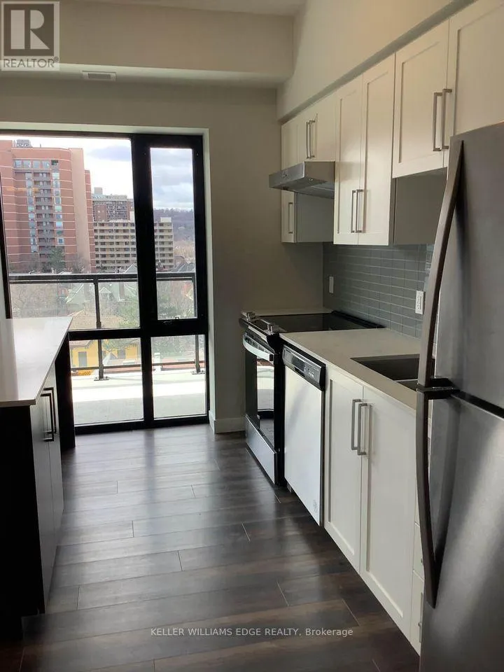 714 - 15 QUEEN STREET S