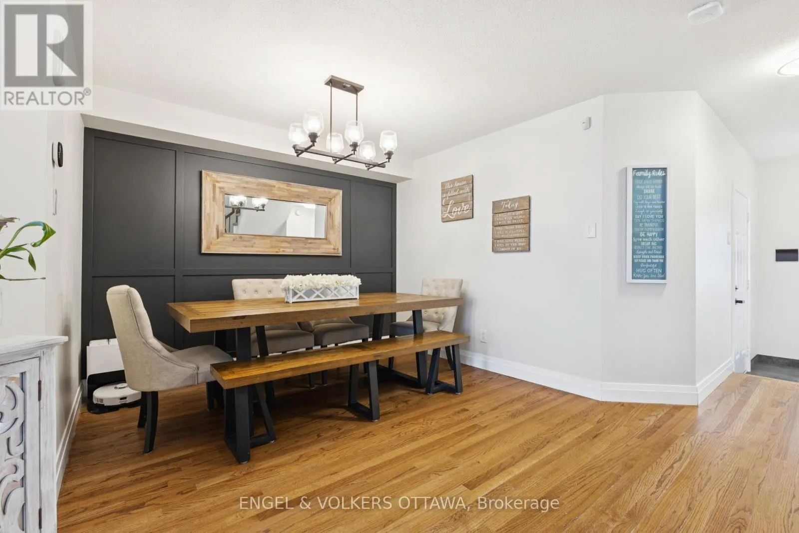 247 ROLLING MEADOW CRESCENT