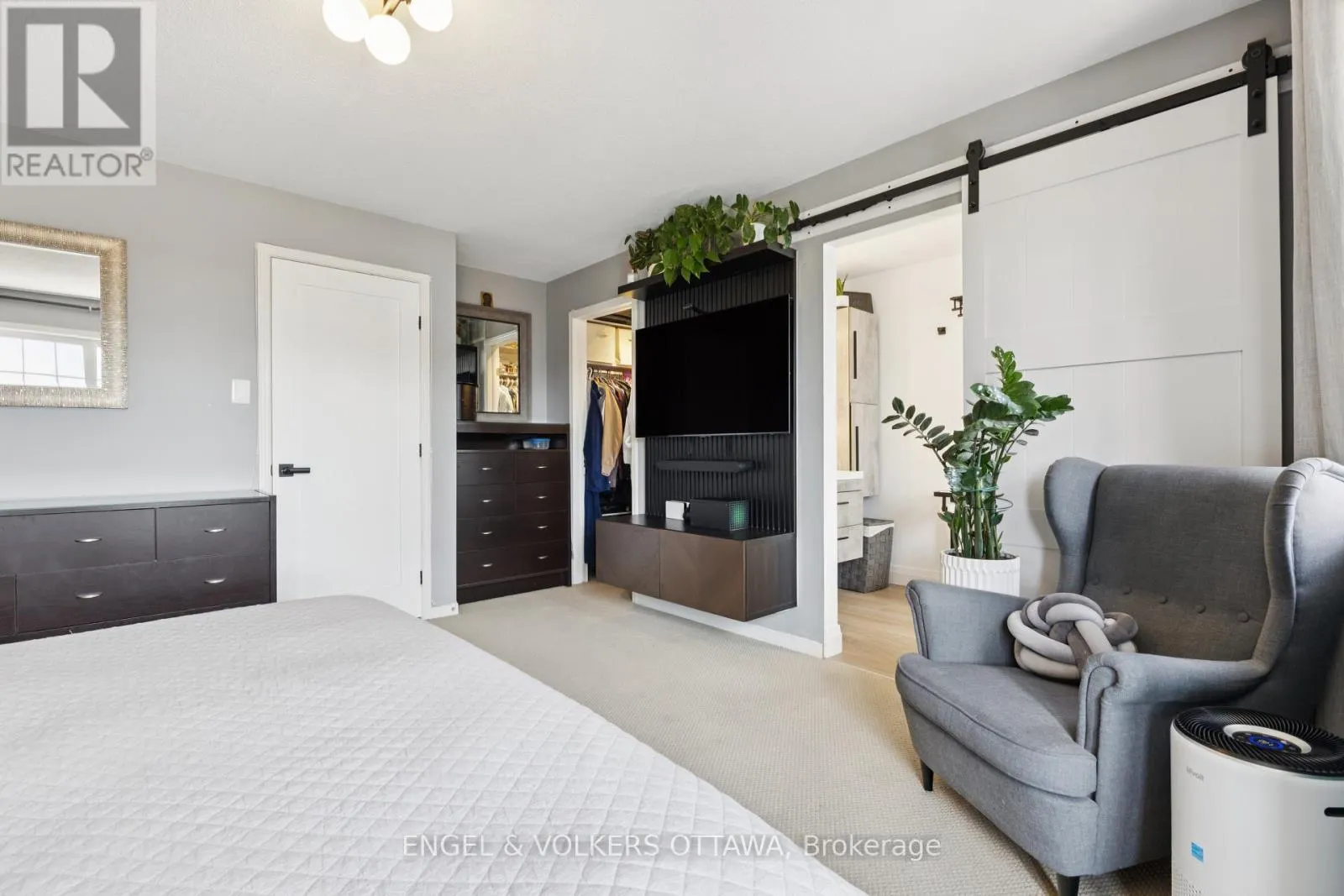 247 ROLLING MEADOW CRESCENT