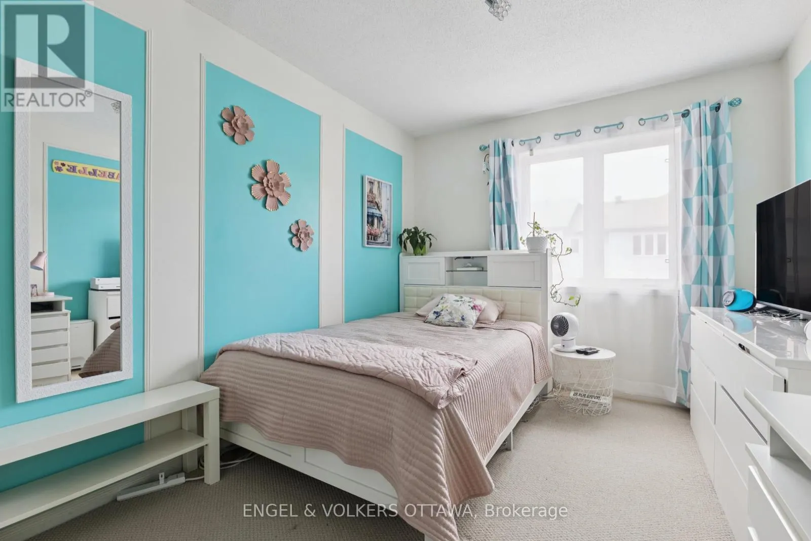 247 ROLLING MEADOW CRESCENT