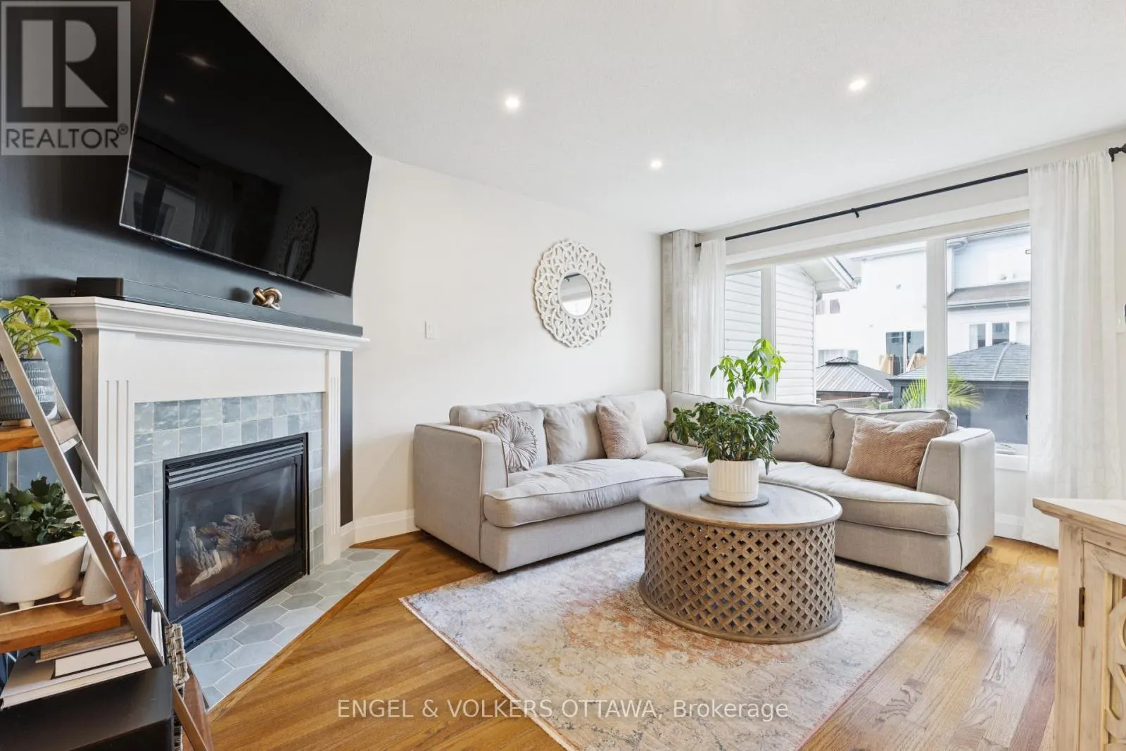 247 ROLLING MEADOW CRESCENT