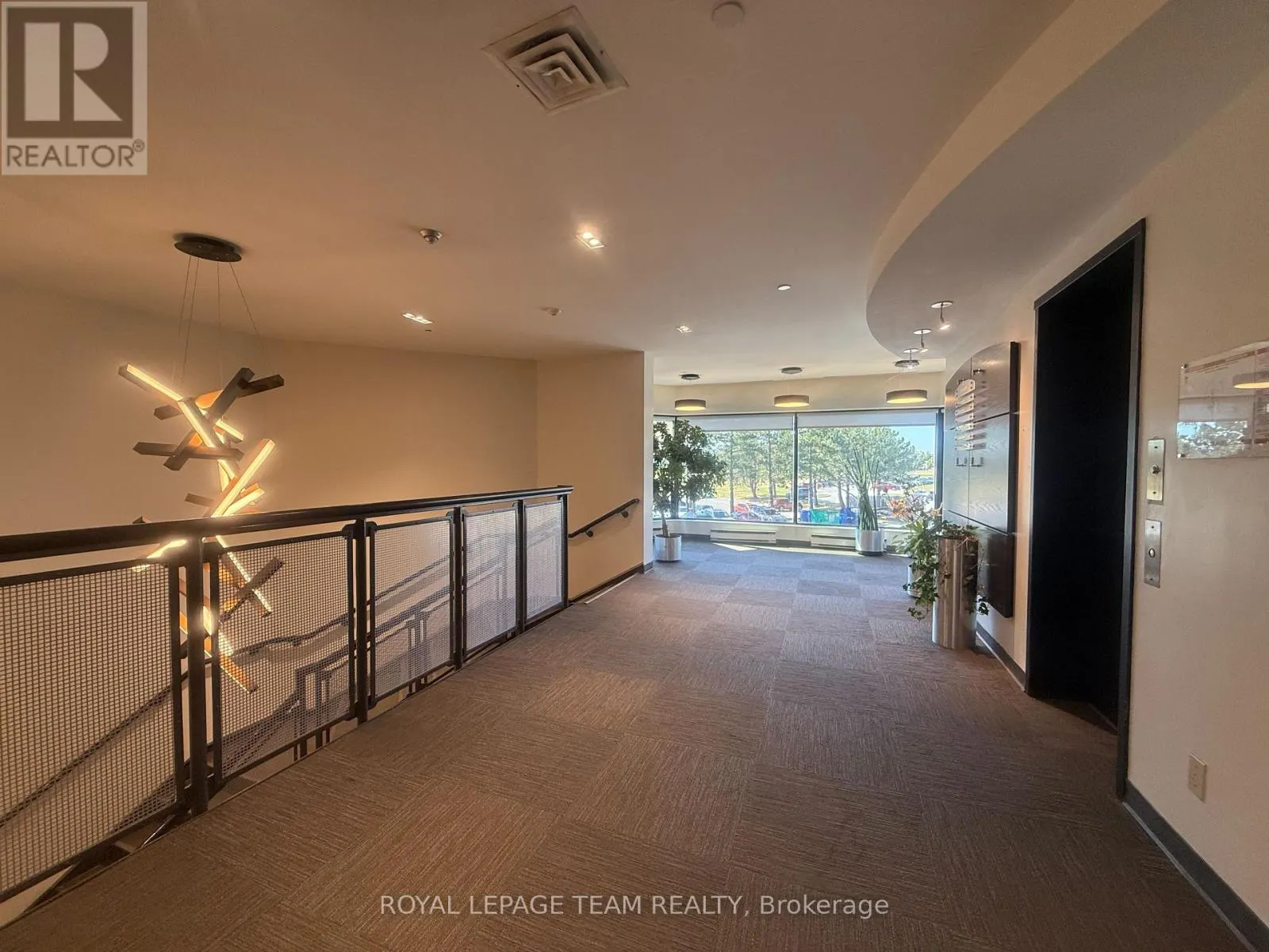 230 - 106 COLONNADE ROAD N