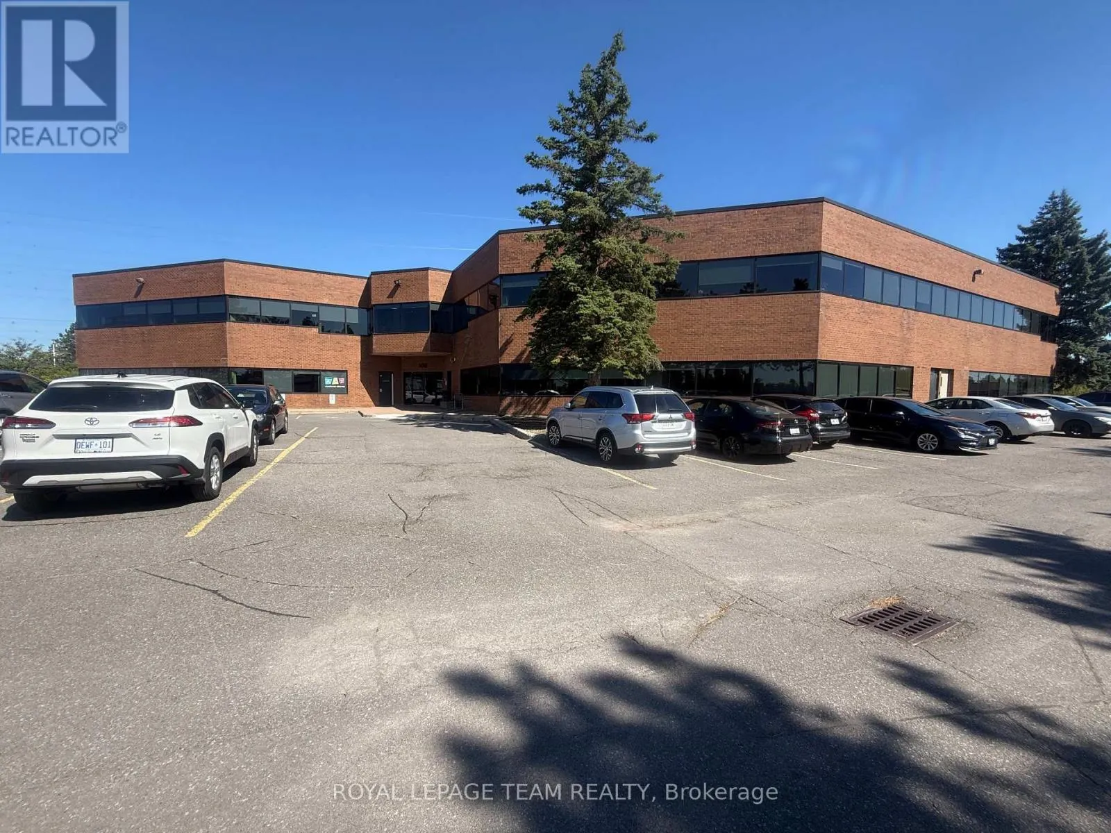 230 - 106 COLONNADE ROAD N