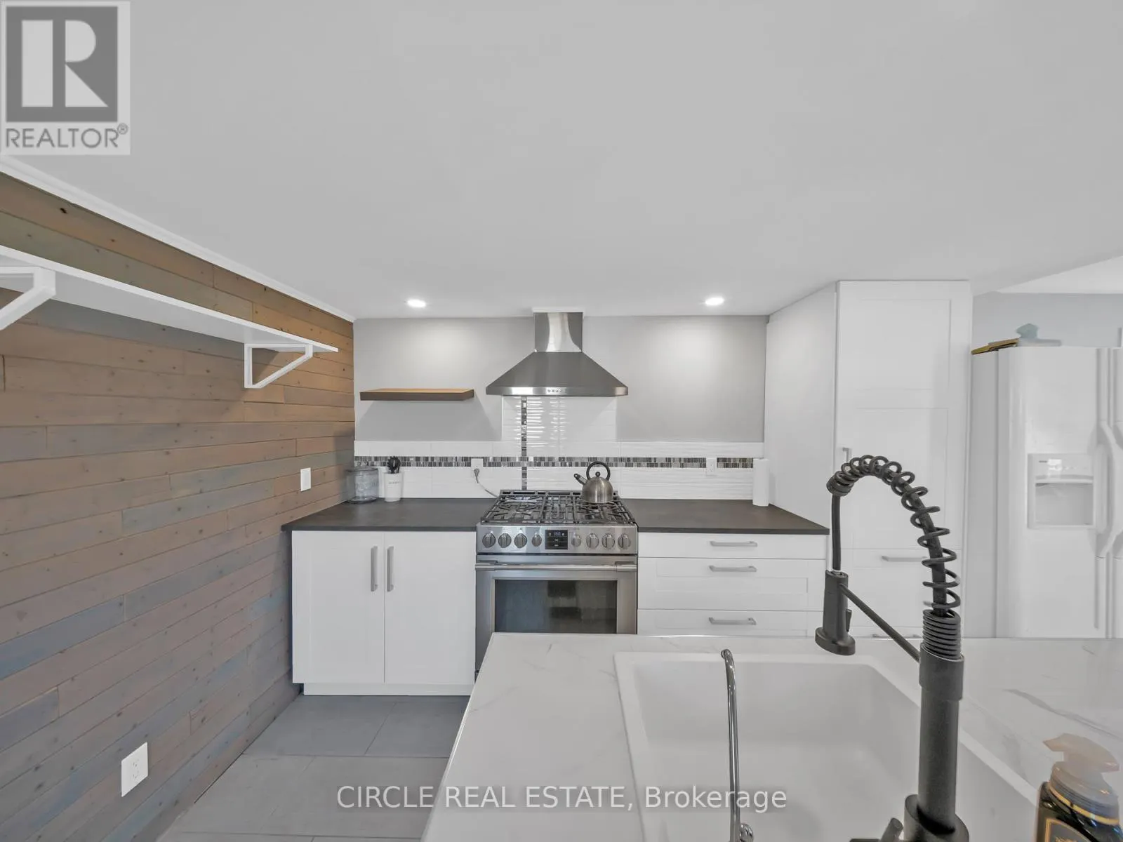5 MAPLE DRIVE