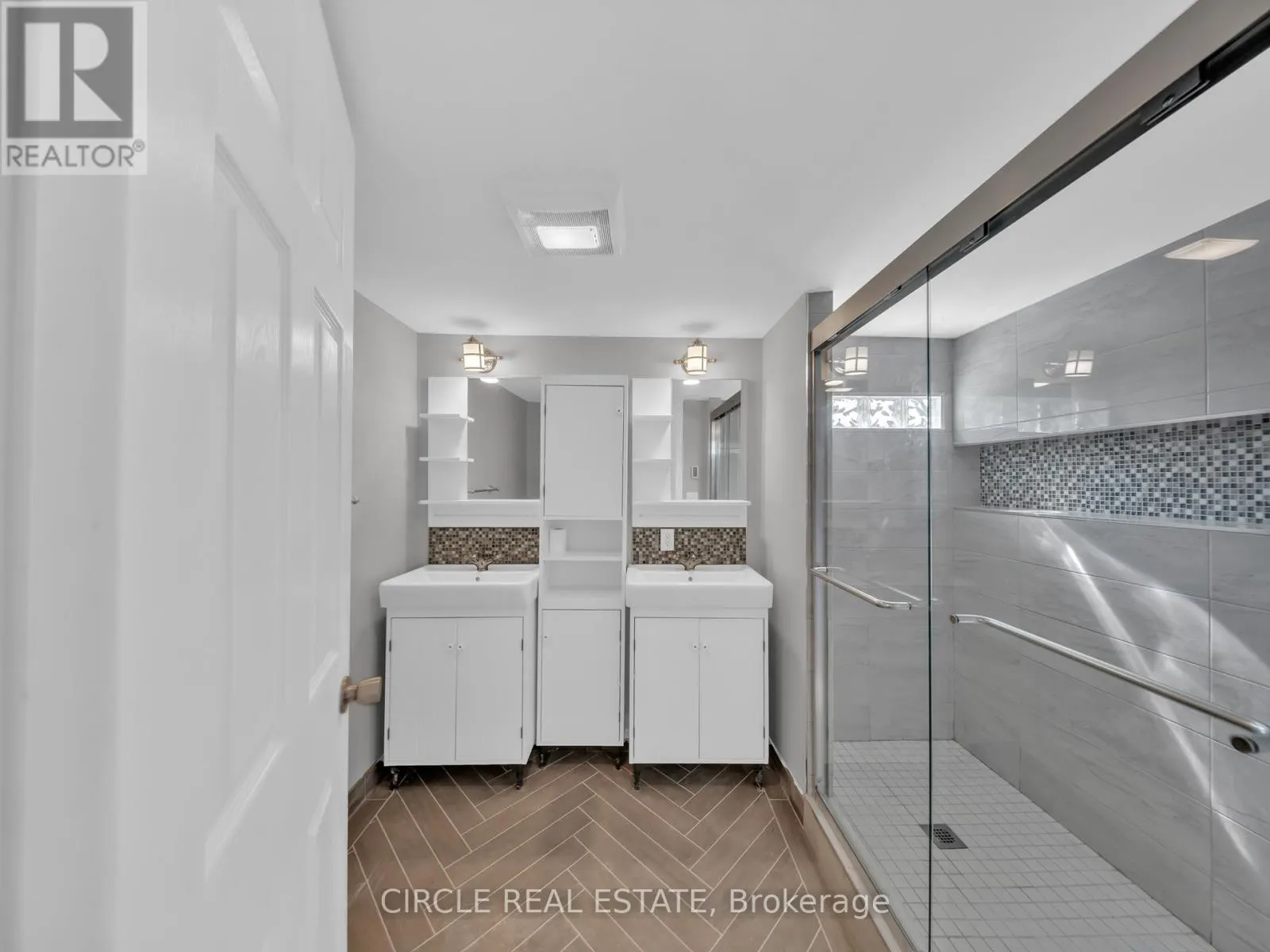 5 MAPLE DRIVE