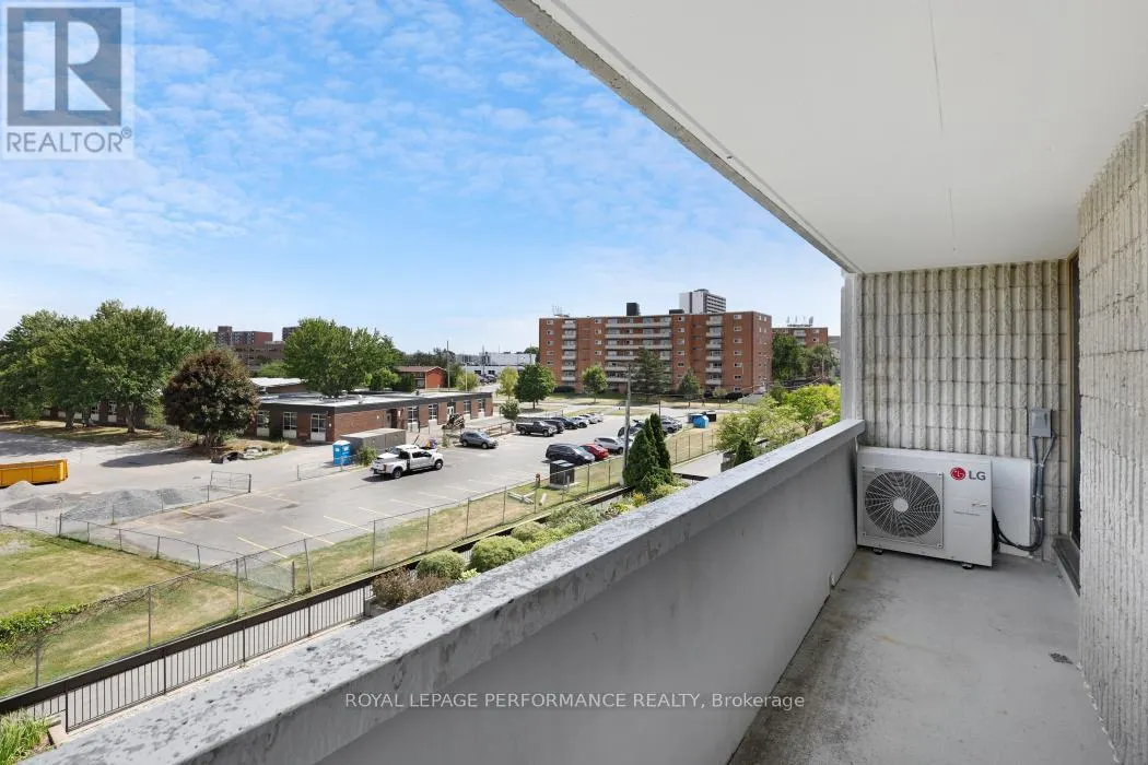 301 - 2625 REGINA STREET