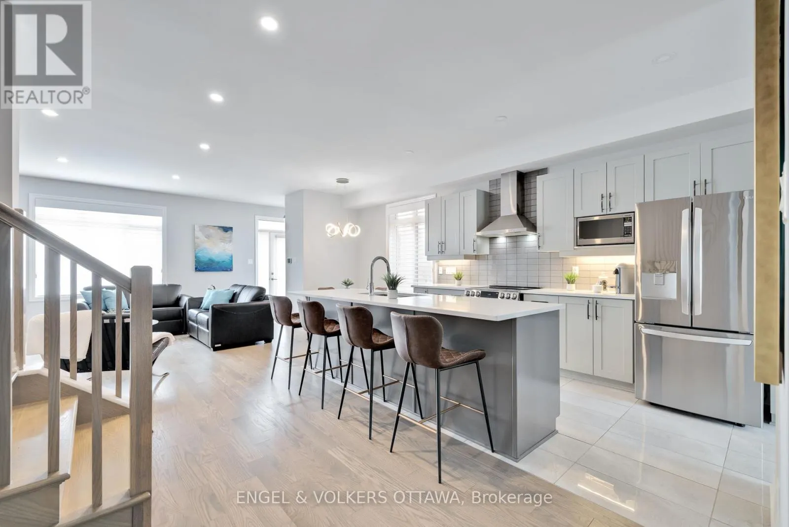 624 MIKINAK ROAD