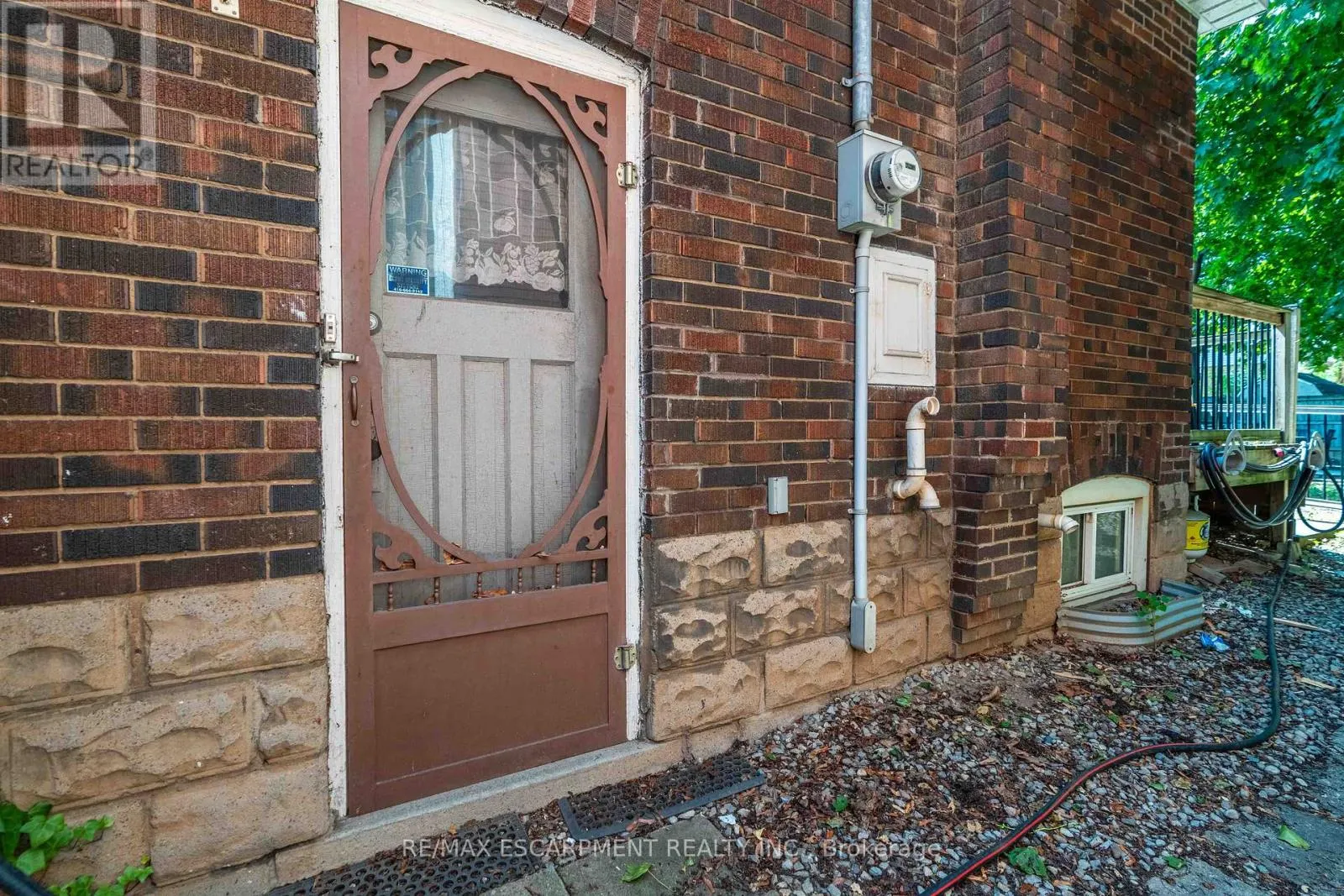 228 PROVINCE STREET S