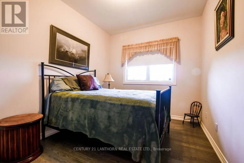 82 LIVINGWOOD CRESCENT