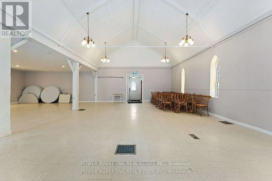 2476 OLD MONTREAL ROAD