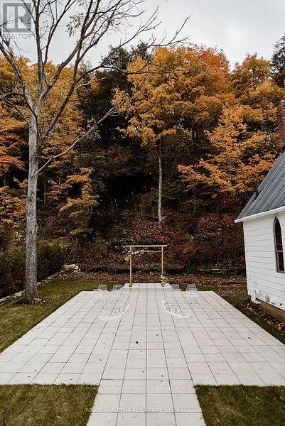 2476 OLD MONTREAL ROAD