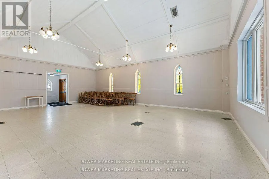 2476 OLD MONTREAL ROAD