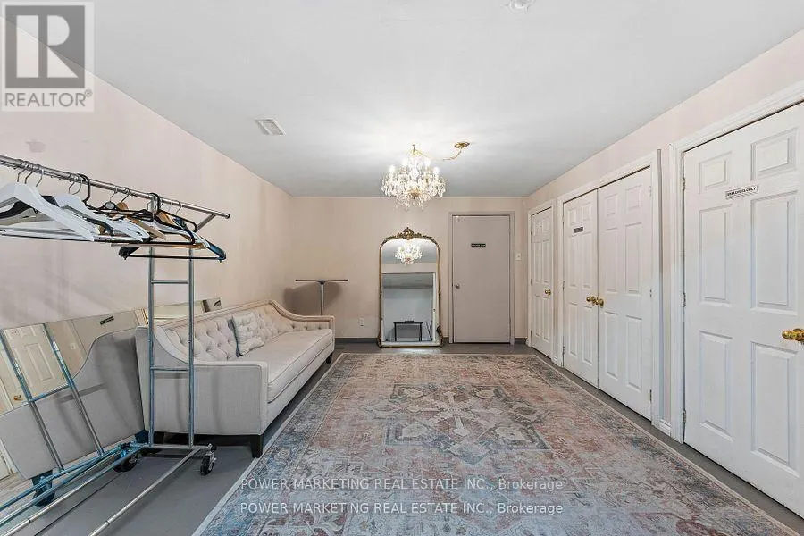 2476 OLD MONTREAL ROAD