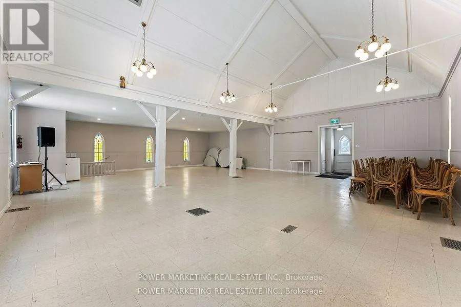 2476 OLD MONTREAL ROAD