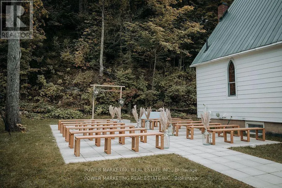 2476 OLD MONTREAL ROAD