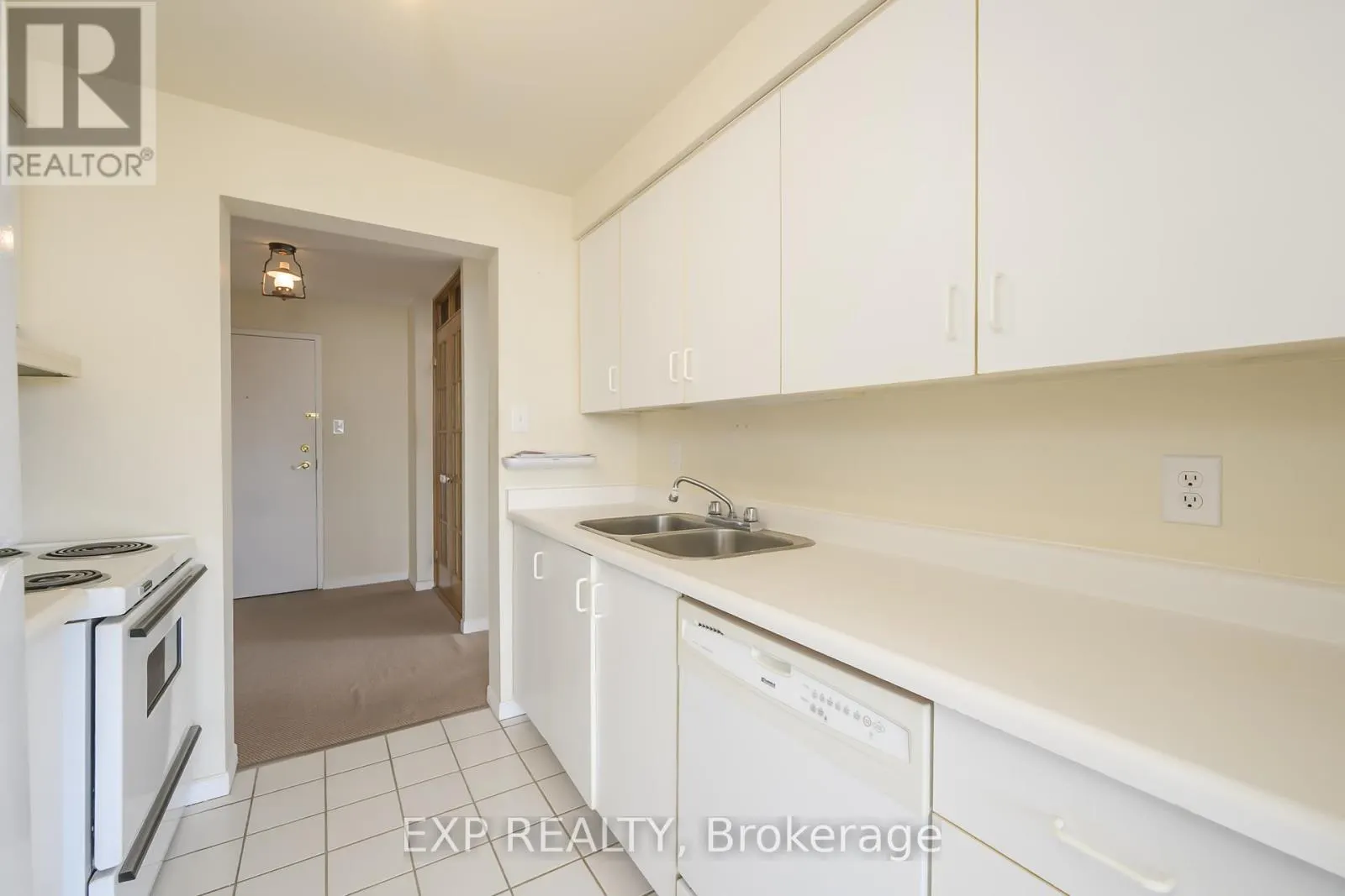 910 - 570 PROUDFOOT LANE, #910