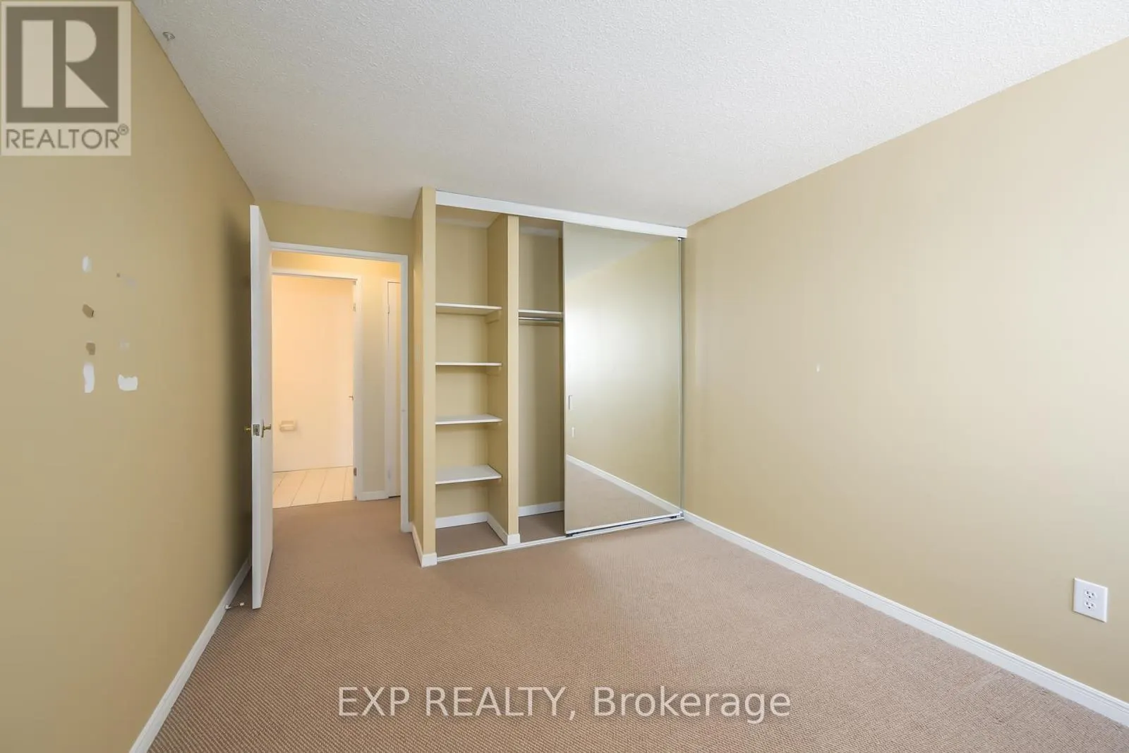910 - 570 PROUDFOOT LANE, #910