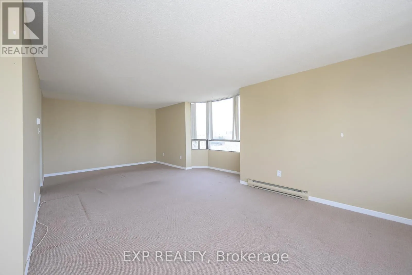 910 - 570 PROUDFOOT LANE, #910