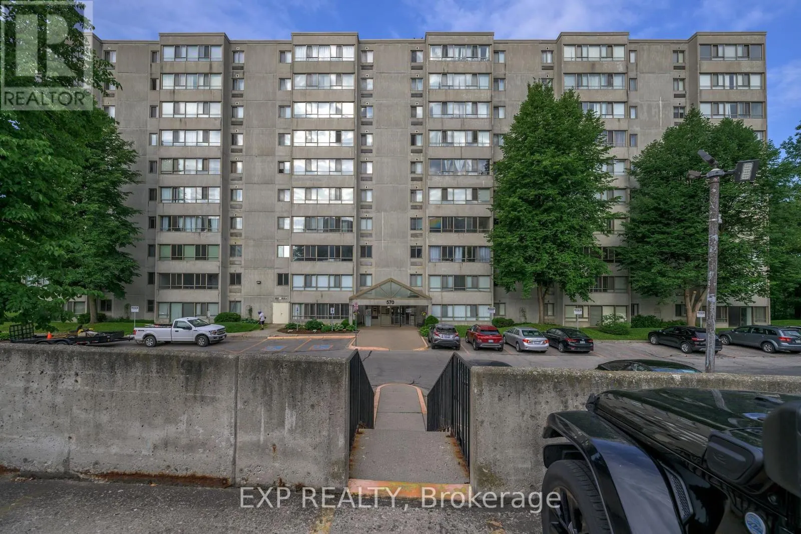 910 - 570 PROUDFOOT LANE, #910