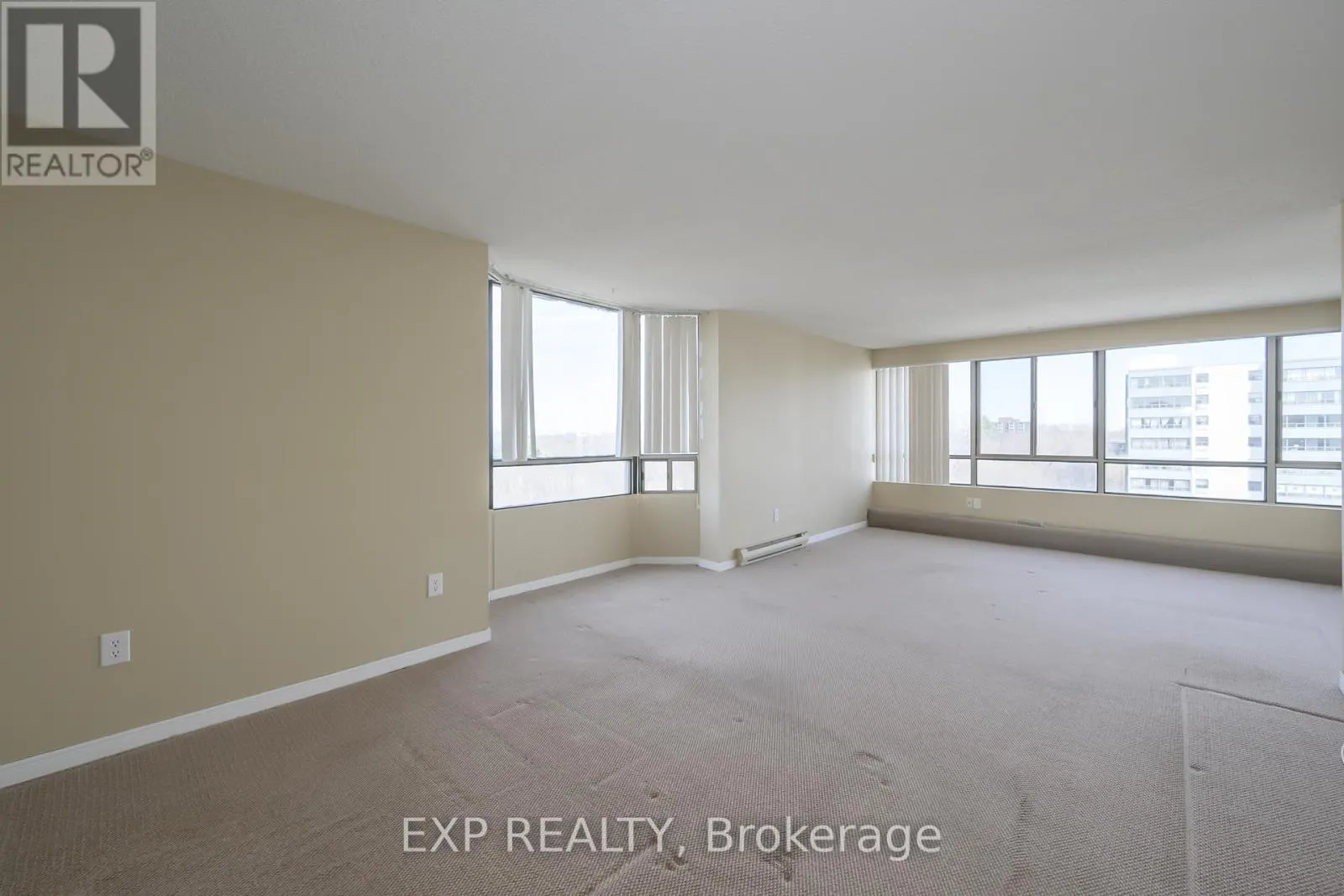 910 - 570 PROUDFOOT LANE, #910