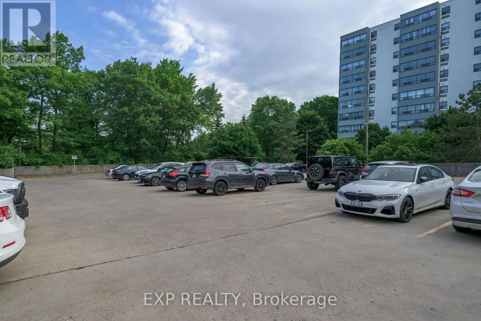910 - 570 PROUDFOOT LANE, #910