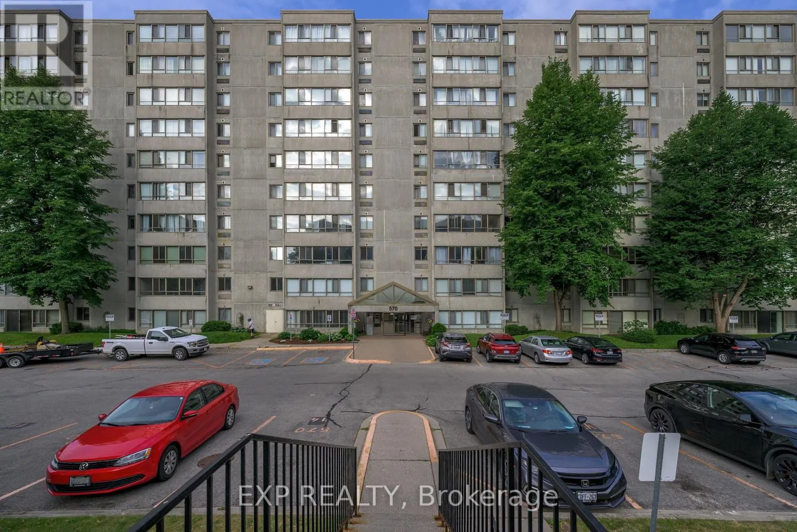 910 - 570 PROUDFOOT LANE, #910