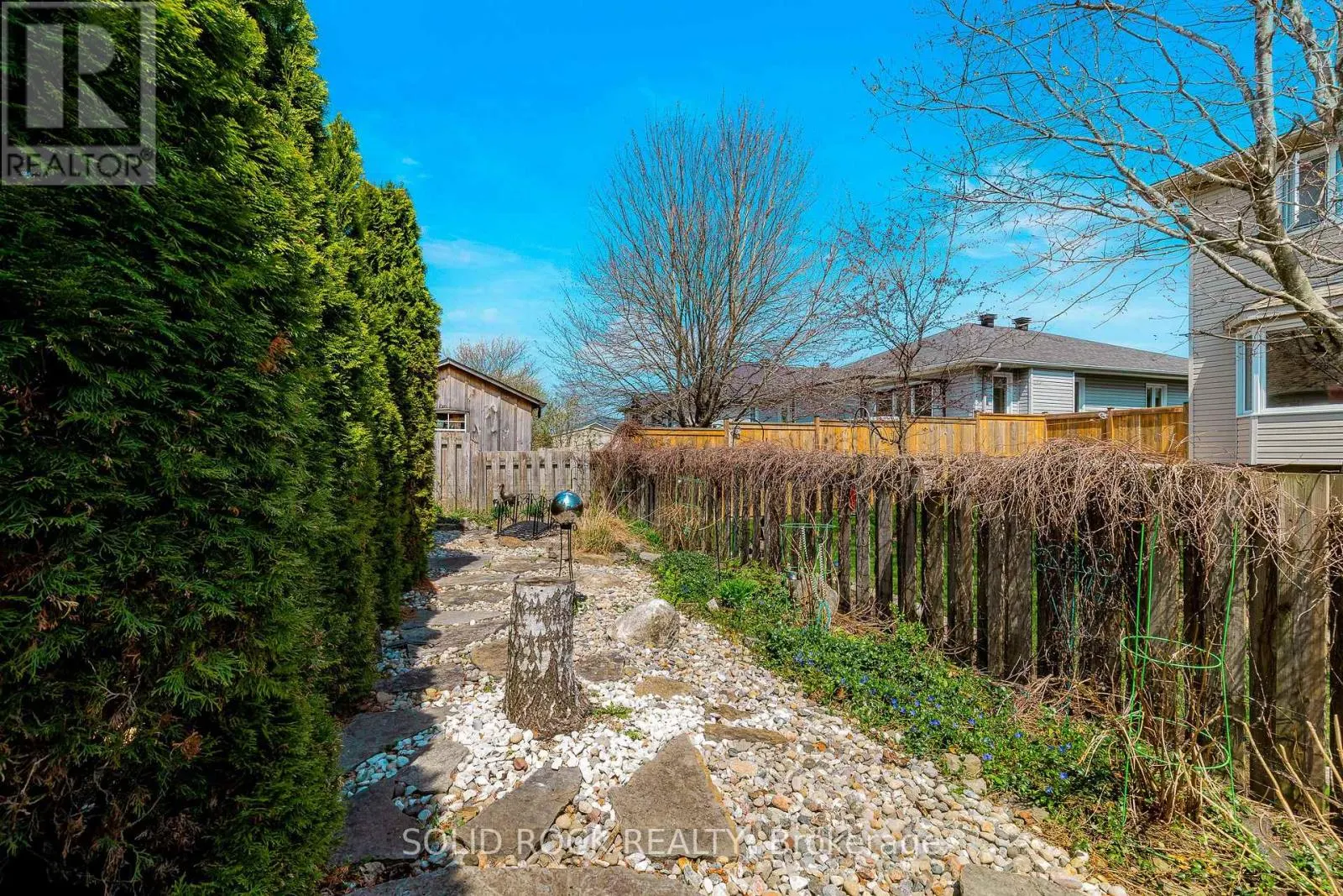 1021 CRESTWOOD DRIVE