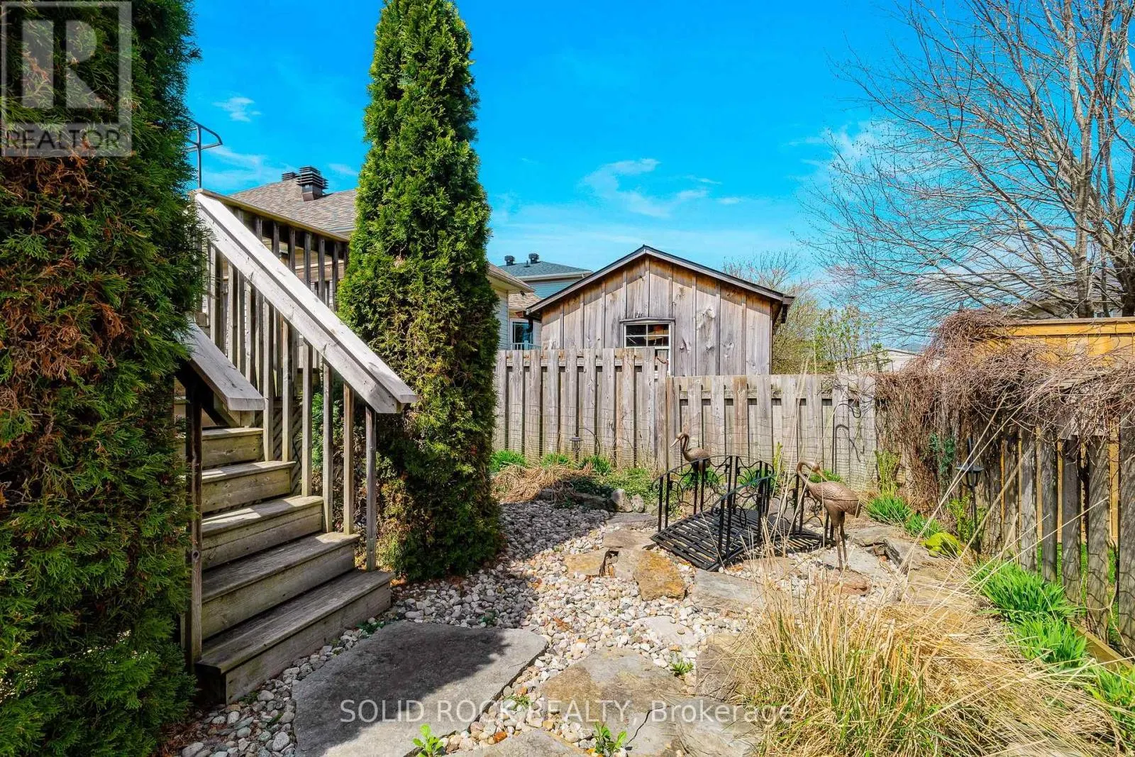 1021 CRESTWOOD DRIVE