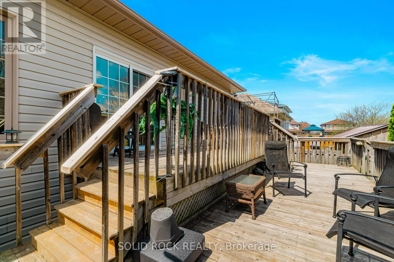 1021 CRESTWOOD DRIVE