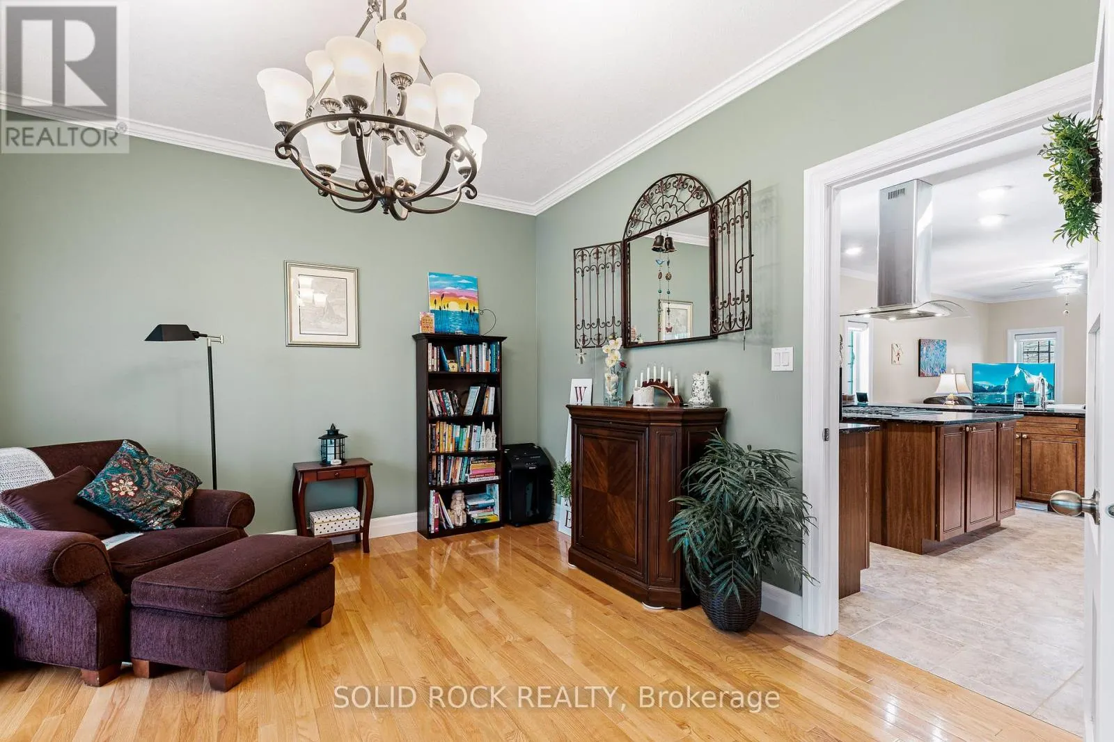 1021 CRESTWOOD DRIVE