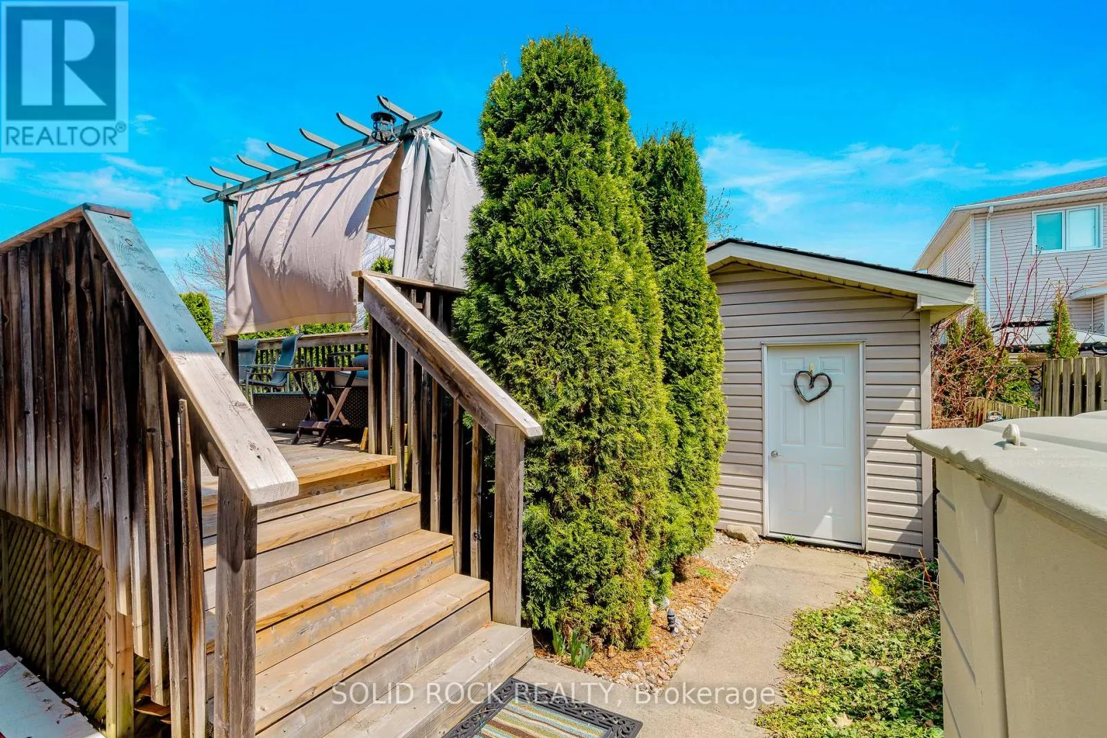 1021 CRESTWOOD DRIVE