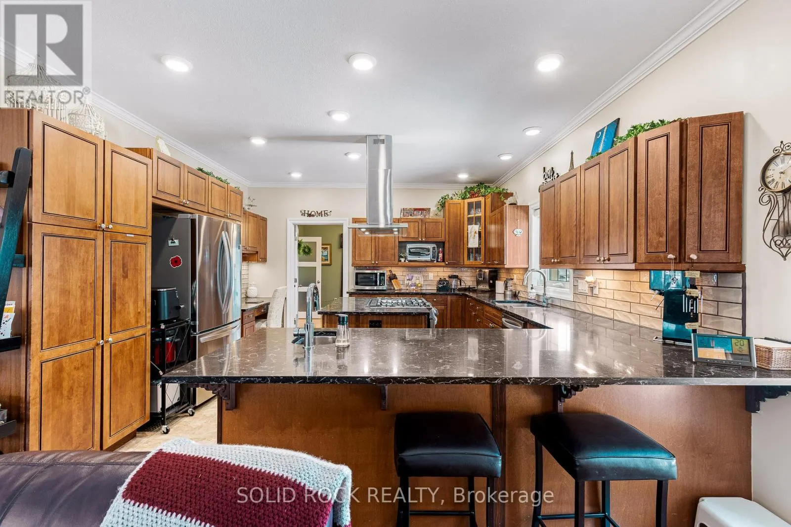 1021 CRESTWOOD DRIVE