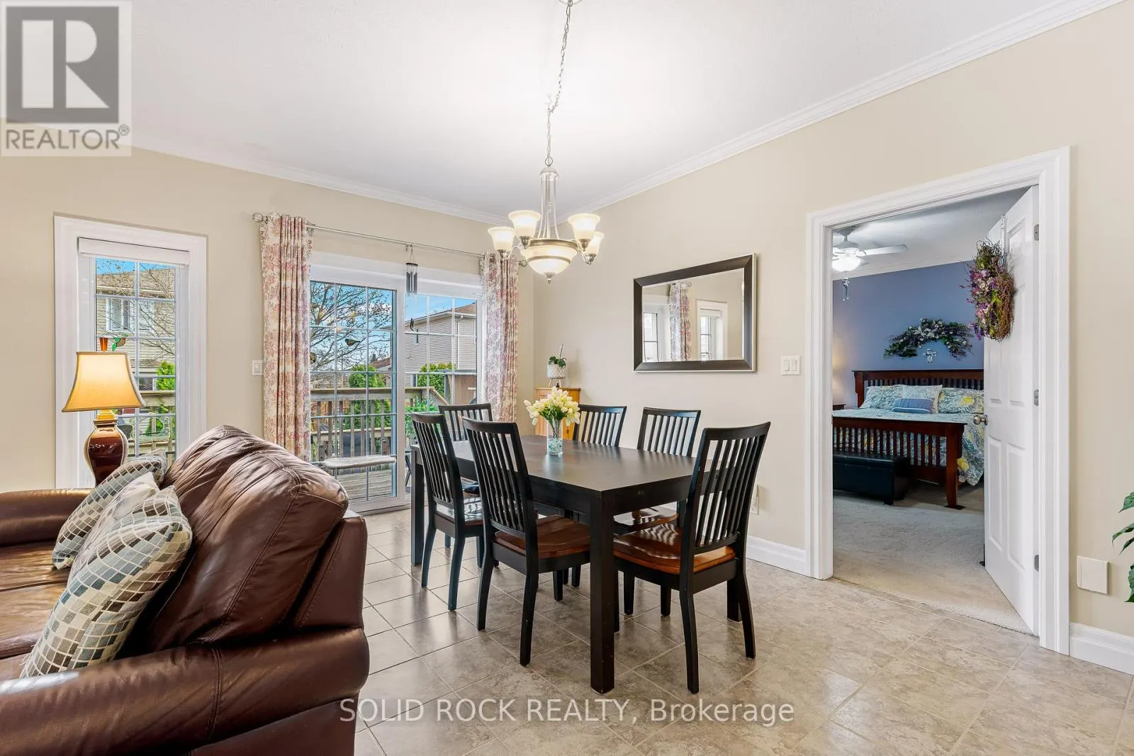 1021 CRESTWOOD DRIVE