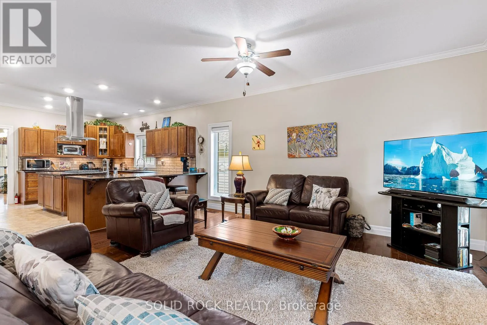 1021 CRESTWOOD DRIVE