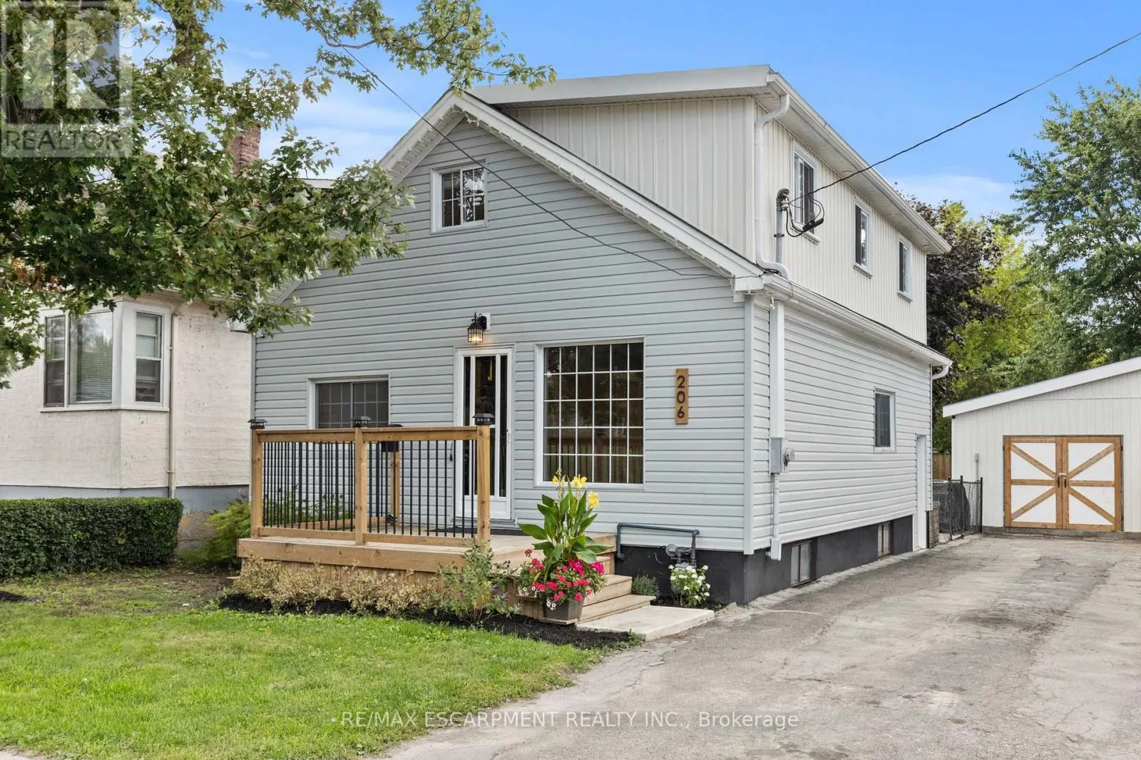 206 NIAGARA FALLS ROAD