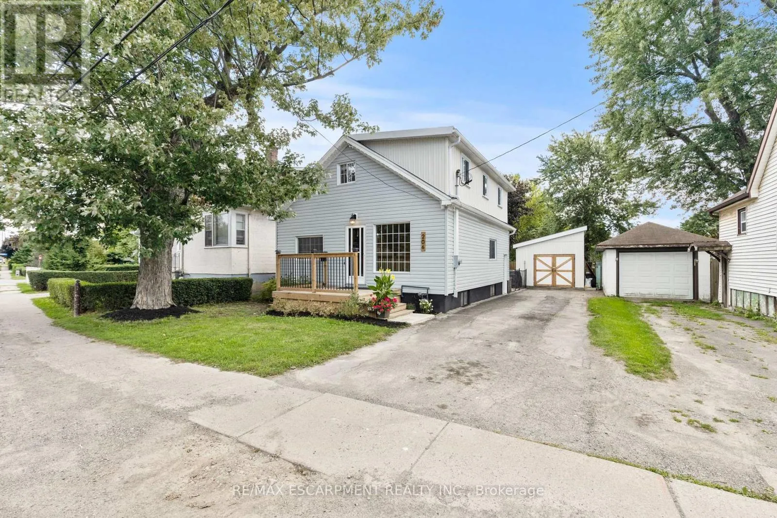 206 NIAGARA FALLS ROAD