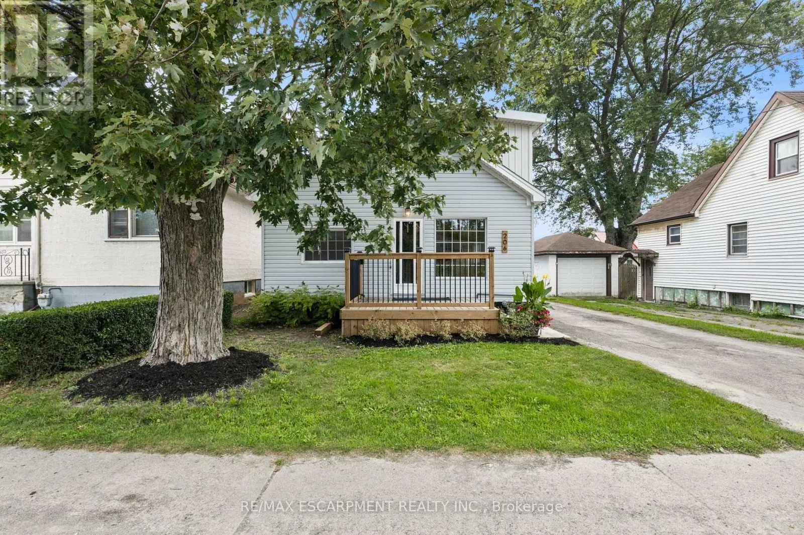 206 NIAGARA FALLS ROAD