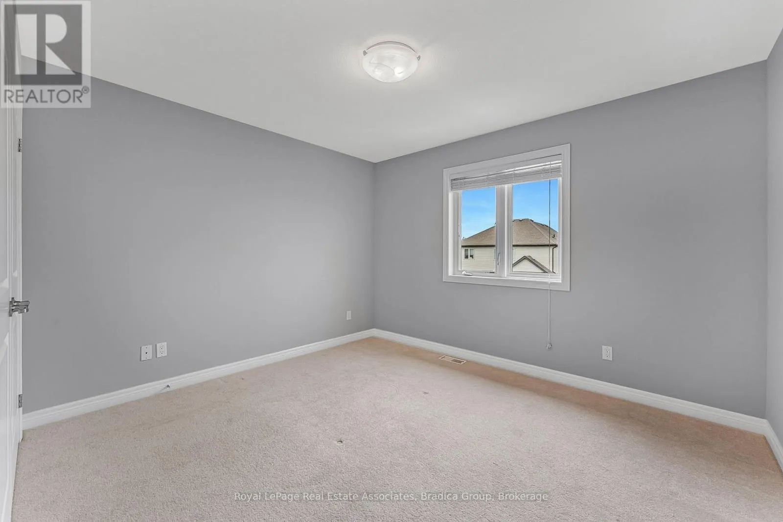 17 TRAILWOOD DRIVE