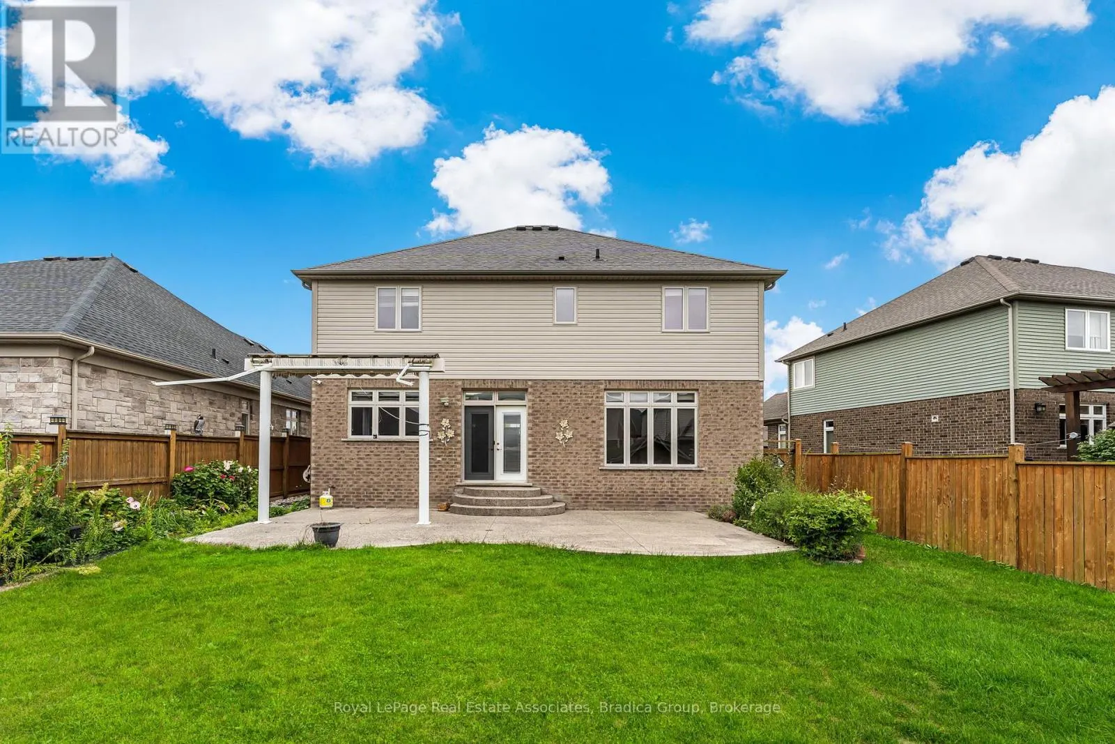 17 TRAILWOOD DRIVE