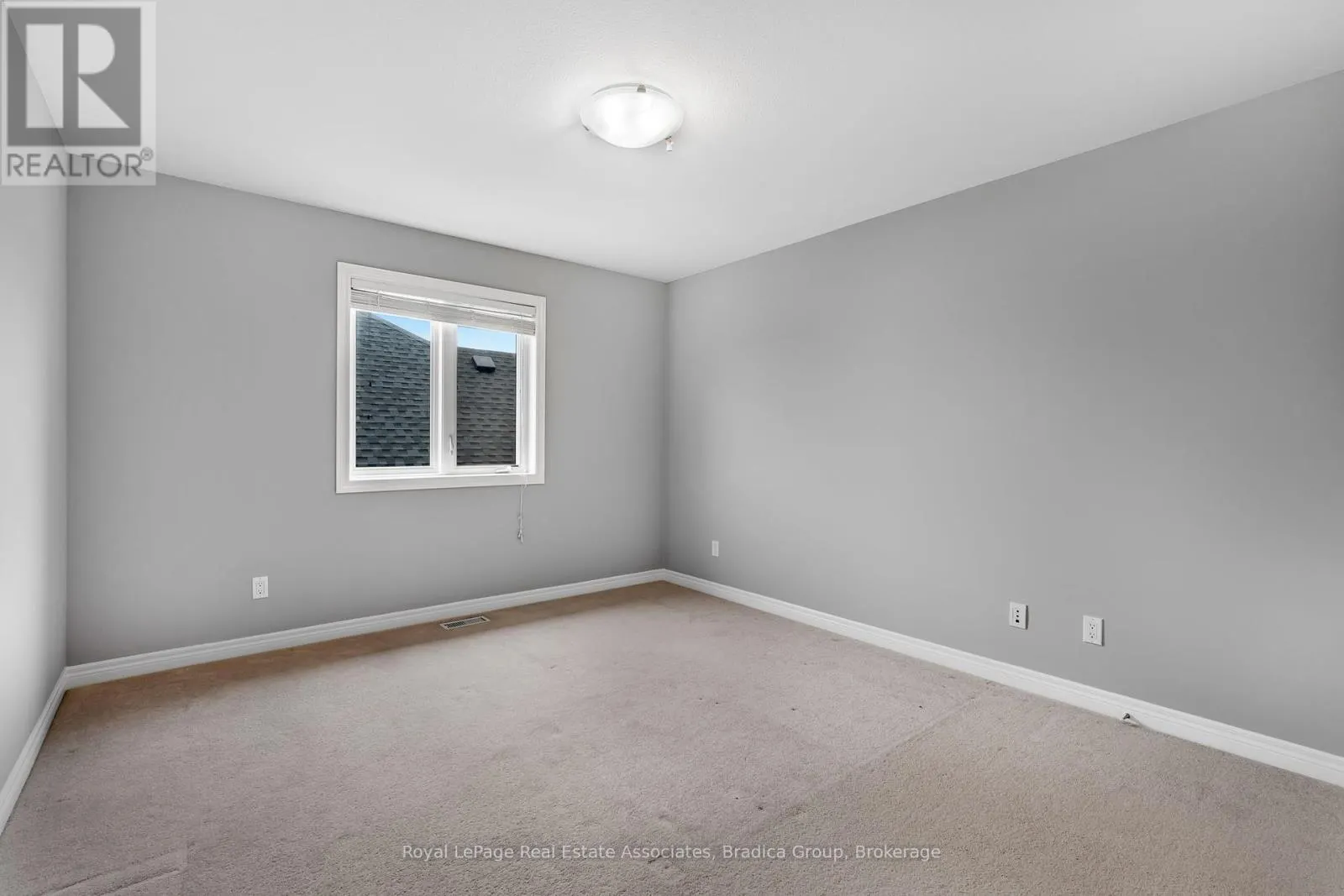 17 TRAILWOOD DRIVE