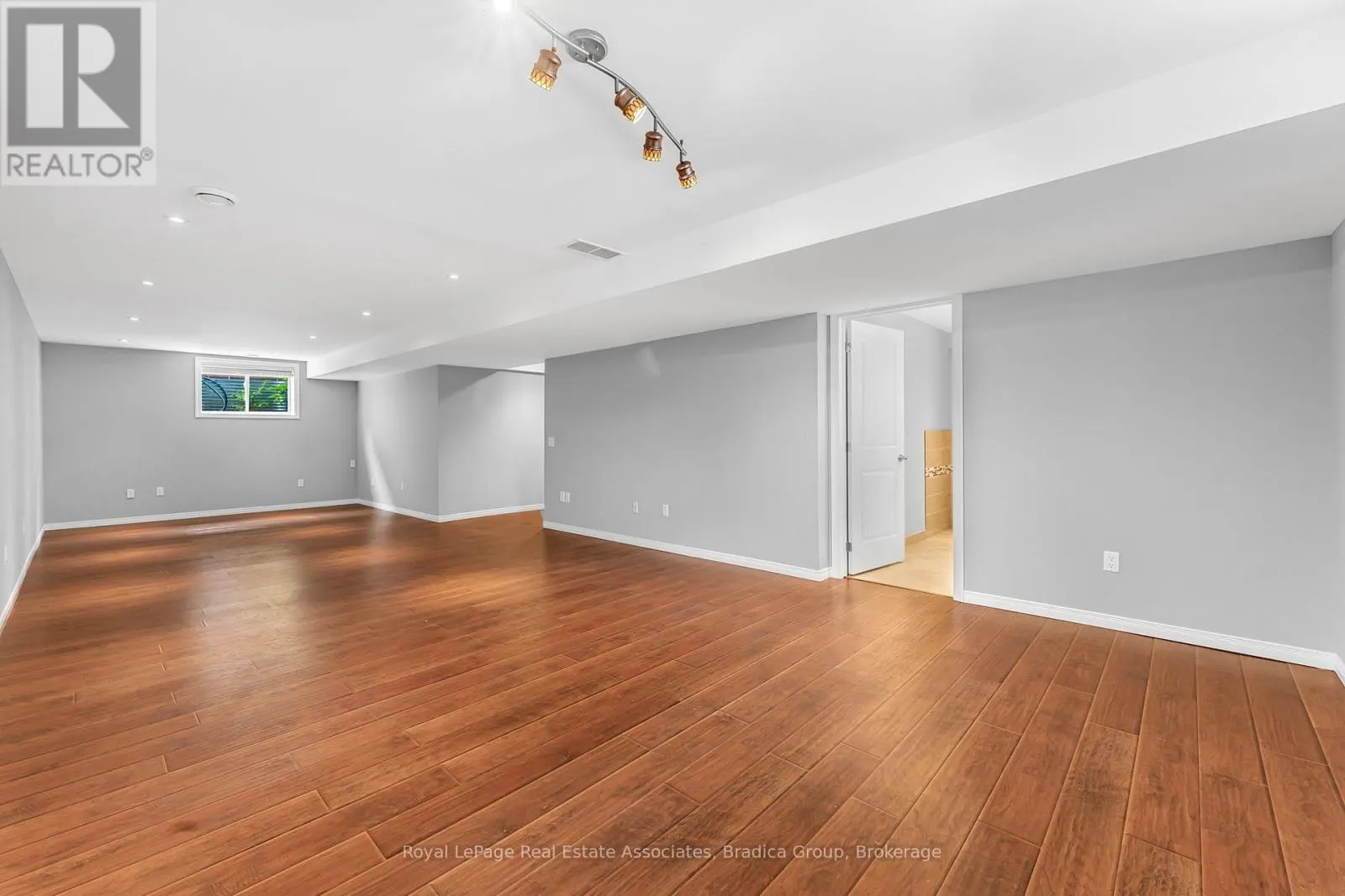 17 TRAILWOOD DRIVE