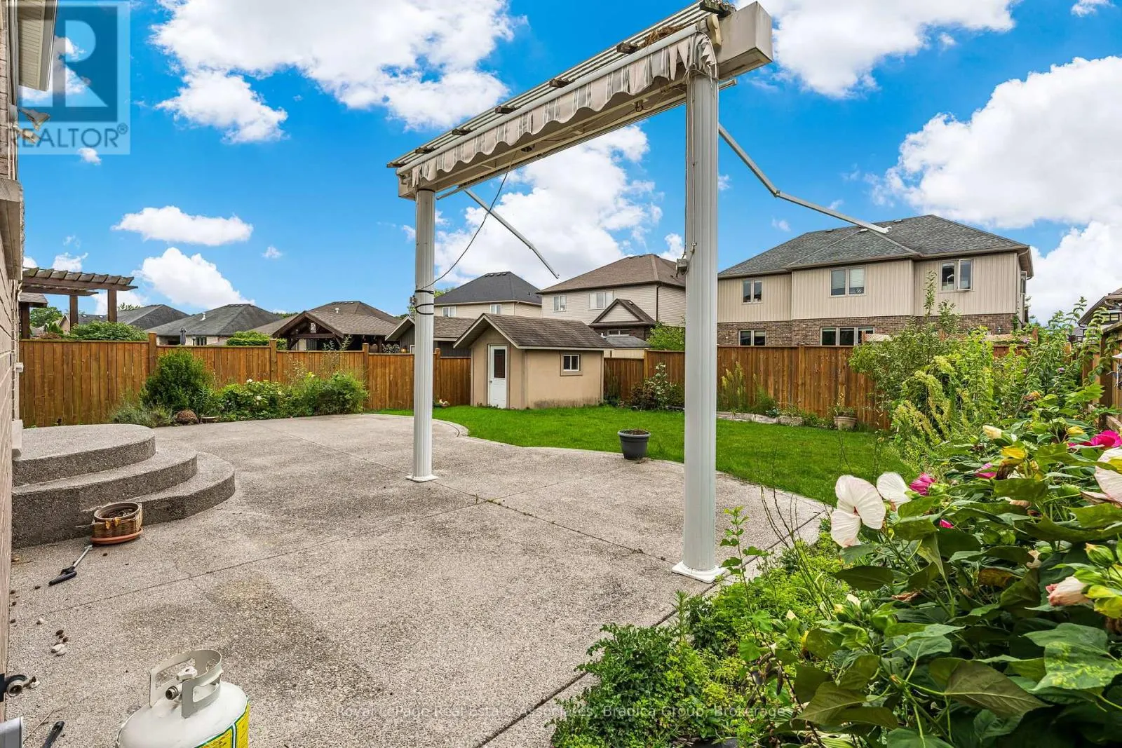 17 TRAILWOOD DRIVE