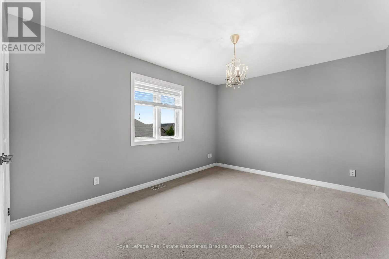 17 TRAILWOOD DRIVE