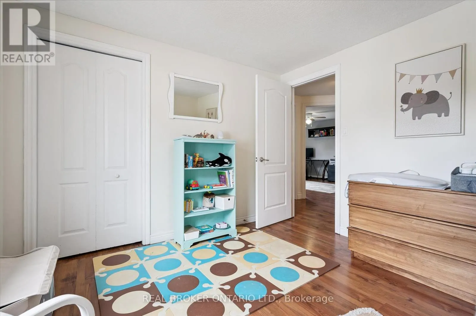 18 PEARWOOD COURT