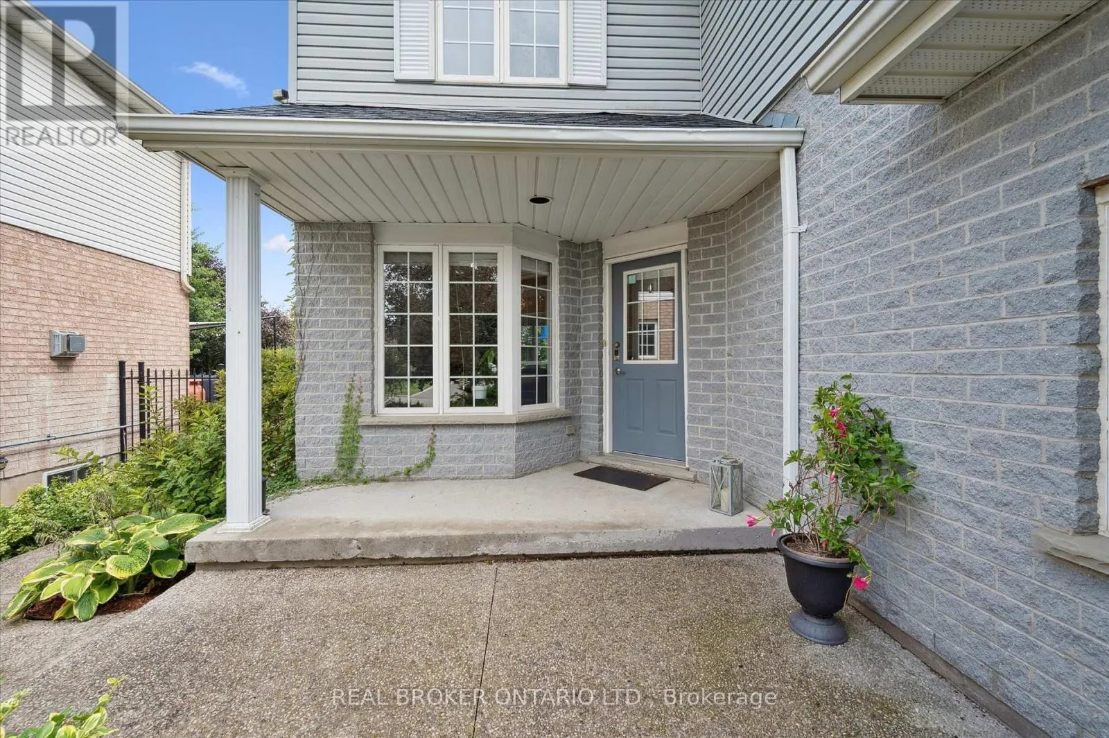 18 PEARWOOD COURT