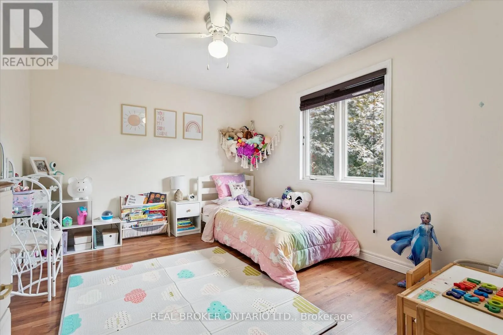 18 PEARWOOD COURT