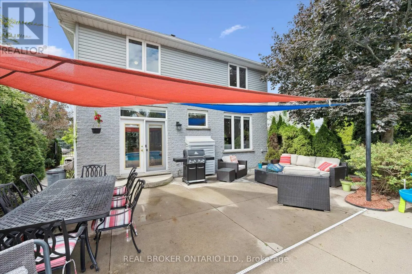 18 PEARWOOD COURT