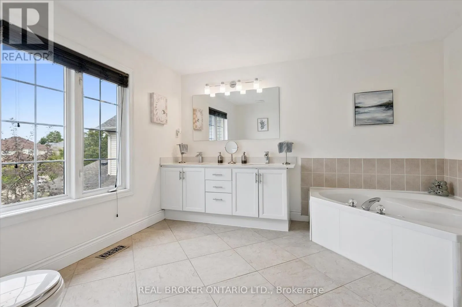 18 PEARWOOD COURT
